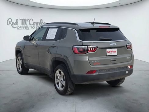 Used 2023 Jeep Compass Latitude w/ Convenience Group AWD/4WD image 3