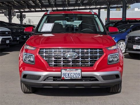 Used 2023 Hyundai Venue SEL image 2