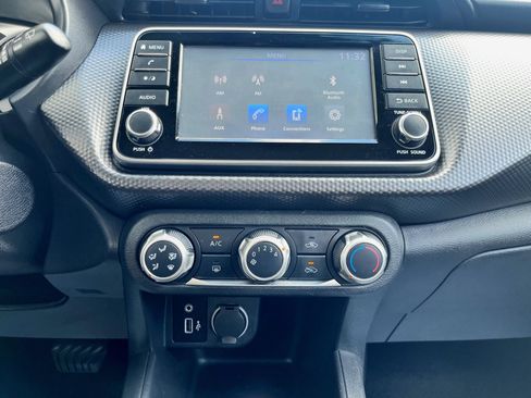 Used 2020 Nissan Kicks S FWD image 30