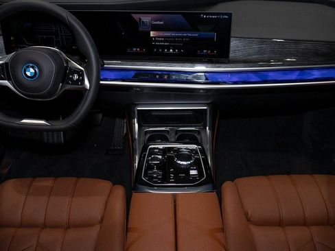 Used 2025 BMW i7 eDrive50 w/ Premium Package RWD image 41