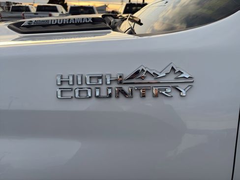 Used 2022 Chevrolet Silverado 3500 High Country w/ Z71 Off-Road Package AWD/4WD image 9