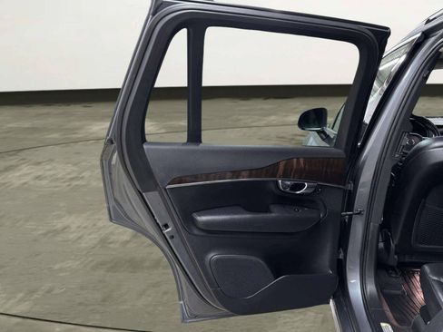 Used 2016 Volvo XC90 T6 Momentum w/ Momentum Plus Package AWD/4WD image 17