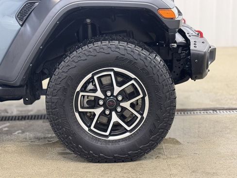 Used 2024 Jeep Gladiator Rubicon w/ Convenience Group image 4