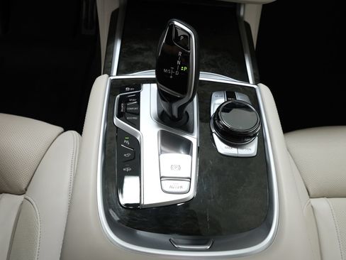 Used 2022 BMW 750i xDrive w/ Executive Package AWD/4WD image 23