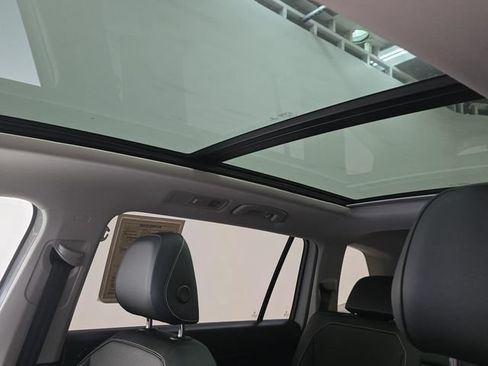 Certified 2022 Volkswagen Tiguan SE FWD image 29
