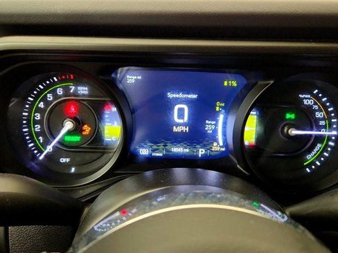 Used 2025 Jeep Wrangler Unlimited Sahara AWD/4WD image 13
