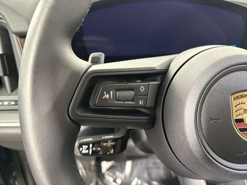 Certified 2025 Porsche Cayenne AWD/4WD image 37