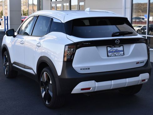 Used 2025 Nissan Kicks SR image 11
