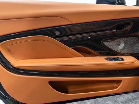 Used 2025 Aston Martin Vanquish image 32