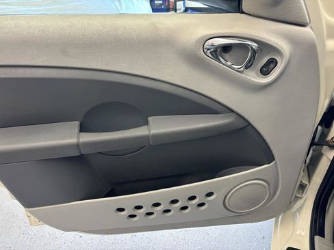 Used 2008 Chrysler PT Cruiser FWD image 19