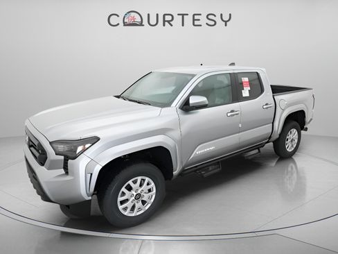 Certified 2026 Toyota Tacoma SR5 AWD/4WD image 3