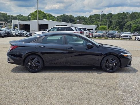 Used 2026 Hyundai Elantra Sport FWD image 13