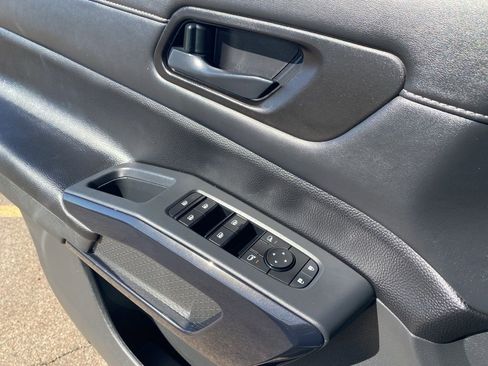 Used 2025 Nissan Pathfinder SV image 19