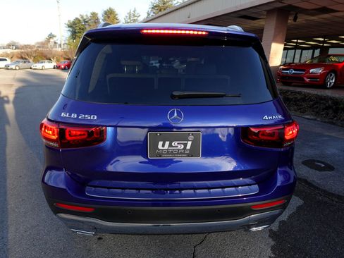 Used 2021 Mercedes-Benz GLB 250 4MATIC w/ Premium Package image 3
