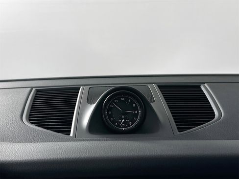 Certified 2025 Porsche Macan image 25