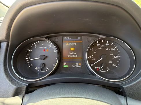 Used 2020 Nissan Rogue SV w/ Premium Package FWD image 18