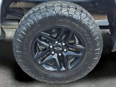 Used 2021 Chevrolet Silverado 1500 LT Trail Boss w/ Convenience Package II AWD/4WD image 9