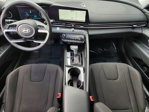 Certified 2025 Hyundai Elantra SEL FWD image 19