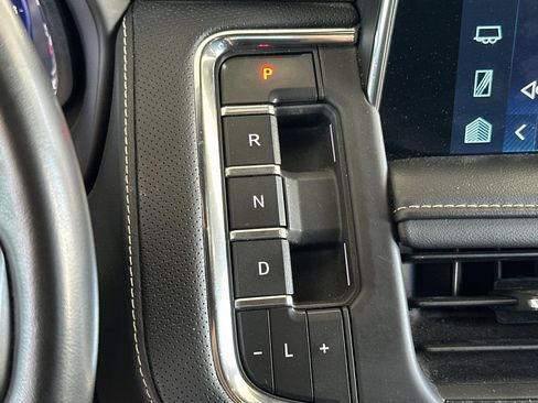 Used 2023 Chevrolet Suburban Premier AWD/4WD image 22