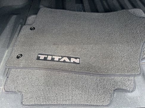 Used 2024 Nissan Titan SV w/ SV Convenience Package image 12