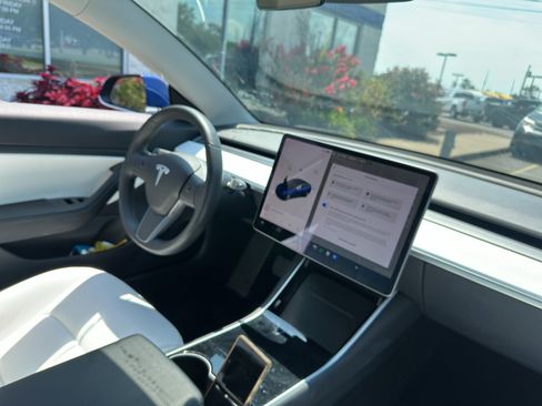 Used 2019 Tesla Model 3 AWD/4WD image 11
