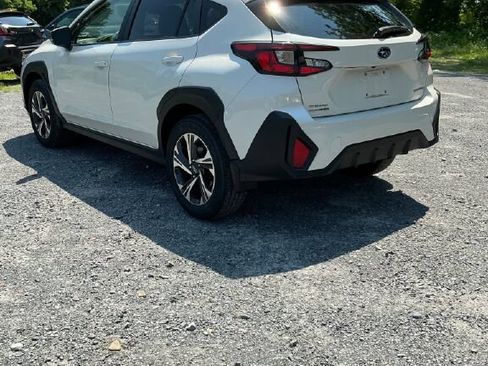 Used 2024 Subaru Crosstrek 2.0i Premium AWD/4WD image 3