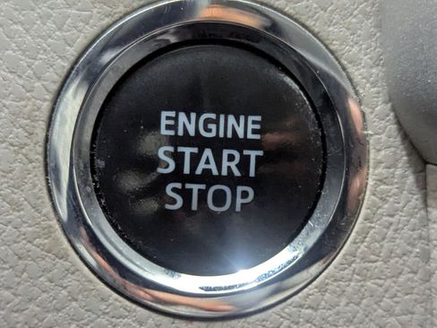 Used 2019 Toyota Highlander XLE image 28