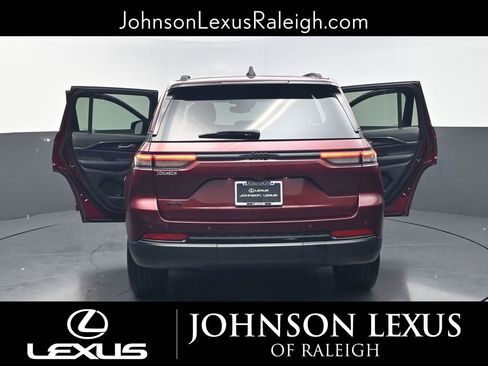 Used 2022 Jeep Grand Cherokee Altitude image 34