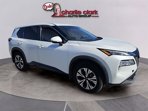 Used 2022 Nissan Rogue SV image 8