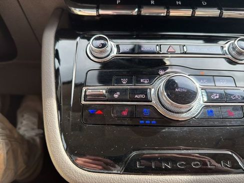 Used 2022 Lincoln Corsair AWD w/ Premium Package image 34