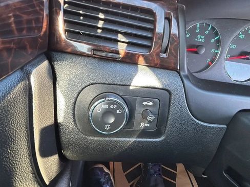 Used 2016 Chevrolet Impala LT FWD image 15