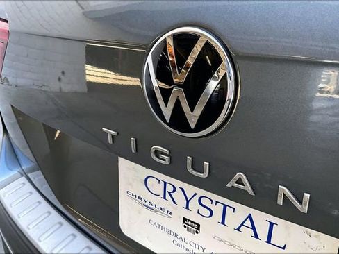 Used 2022 Volkswagen Tiguan SE w/ Panoramic Sunroof Package image 31