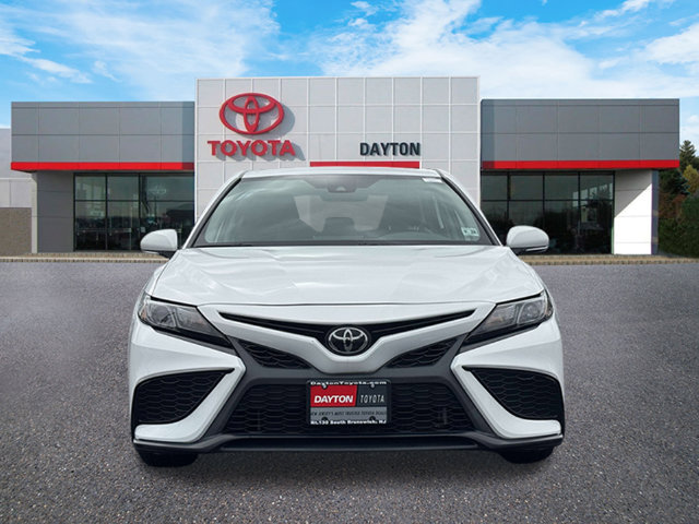 Used 2024 Toyota Camry SE w/ Cold Weather Package FWD image 2
