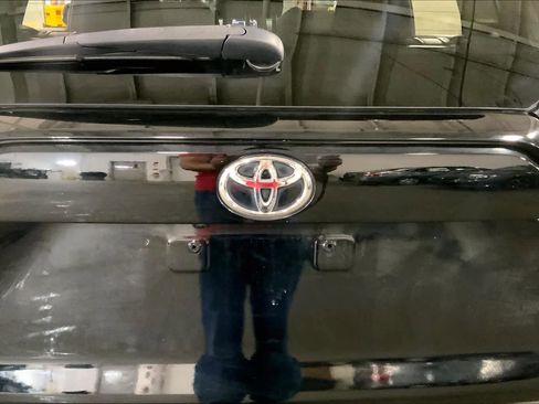 Used 2020 Toyota RAV4 XLE w/ All Weather Liner Package AWD/4WD image 31