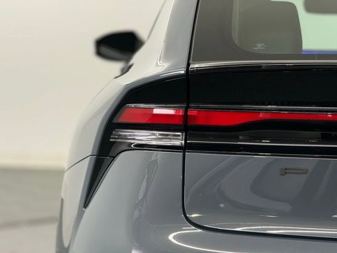 Used 2026 Toyota Prius XLE image 9