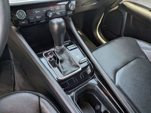 Used 2025 Jeep Compass Limited image 23