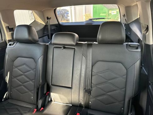 Used 2024 Volkswagen Atlas SE image 18