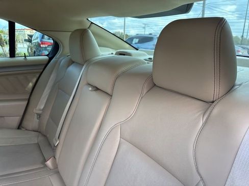 Used 2015 Ford Taurus SEL w/ Equipment Group 201A FWD image 21