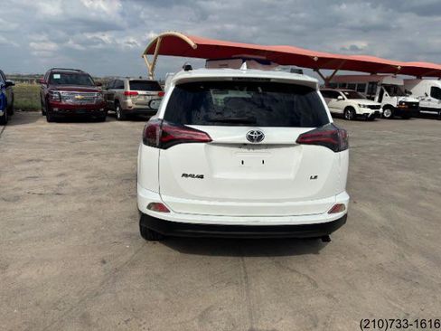 Used 2016 Toyota RAV4 LE FWD image 6
