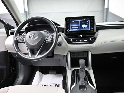 Used 2022 Toyota Corolla Cross LE w/ Moonroof Package AWD/4WD image 12