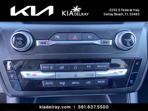 Used 2020 Ford Explorer Limited image 22