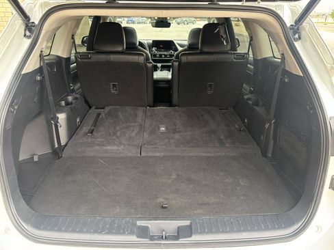 Used 2023 Toyota Highlander XLE AWD/4WD image 6