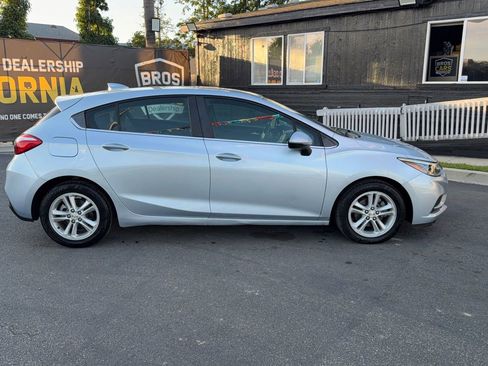 Used 2017 Chevrolet Cruze LT image 8