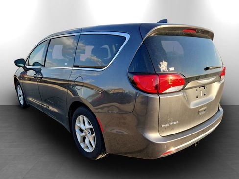 Used 2018 Chrysler Pacifica Touring Plus w/ Tire & Wheel Group FWD image 9