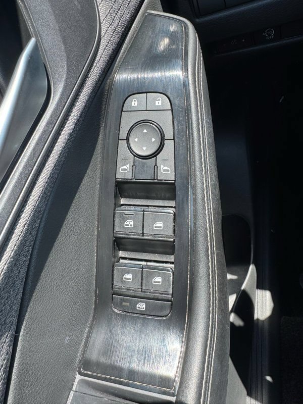 Used 2023 Nissan Rogue SV AWD/4WD image 18