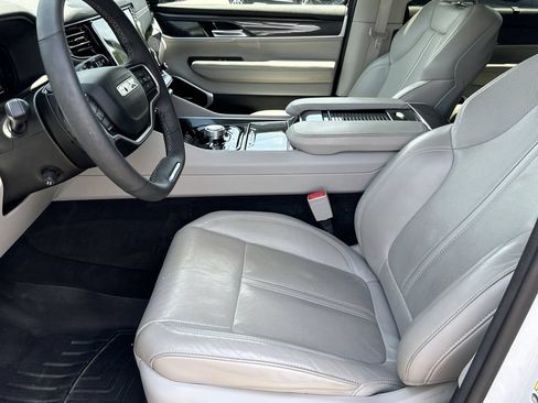 Used 2023 Jeep Wagoneer 4WD w/ Premium Group I image 14