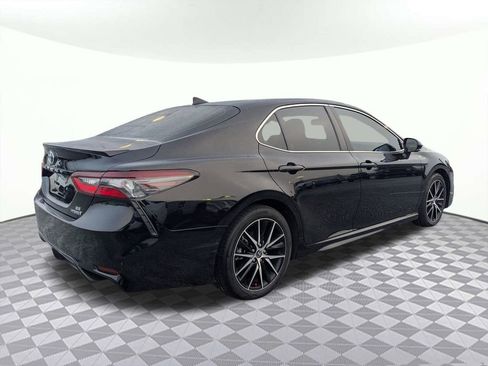 Used 2022 Toyota Camry SE w/ Audio Upgrade Package image 3