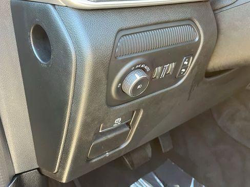 Used 2023 Jeep Wagoneer 4WD image 23