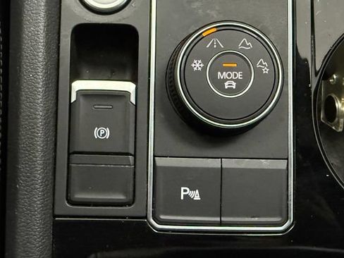 Used 2022 Volkswagen Atlas Cross Sport SE AWD/4WD image 22