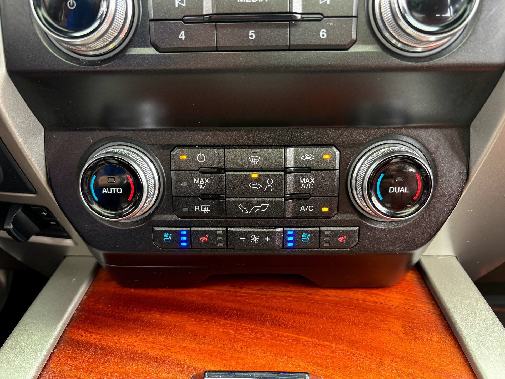 Used 2019 Ford F150 King Ranch w/ Equipment Group 601A Luxury AWD/4WD image 24